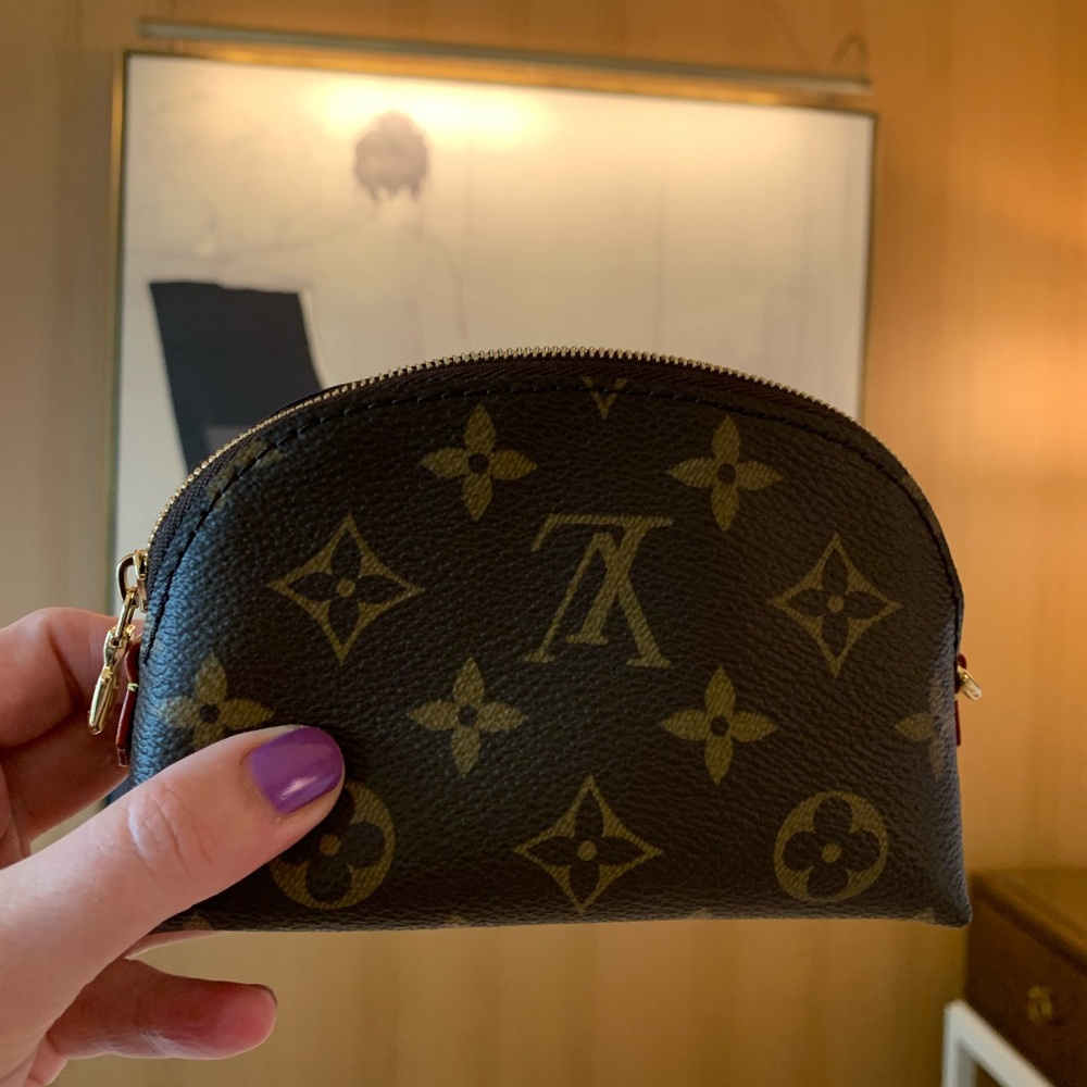 Authentic Louis   Vuitton cosmetic case with side  handler / LV box, brand new - Picture 12 of 12